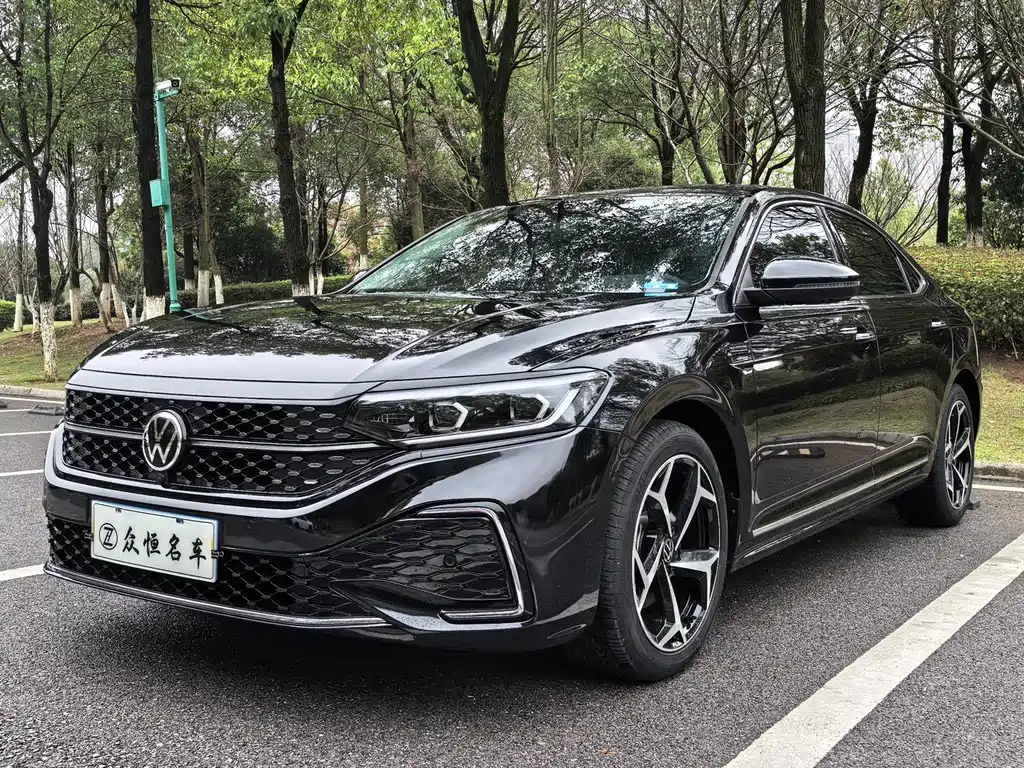Volkswagen Passat 2023