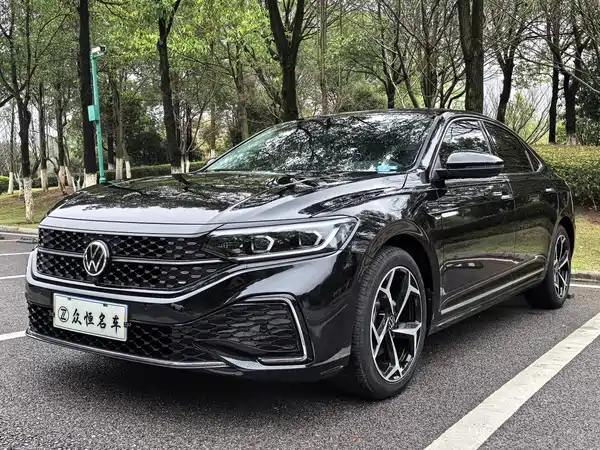 Volkswagen Passat 2023