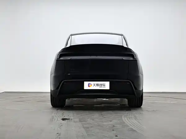 Tesla Model Y L 2026
