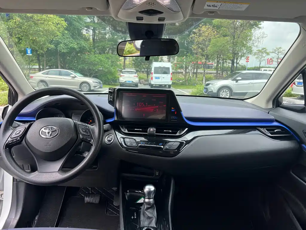 Toyota C-HR 2019 — фото 13