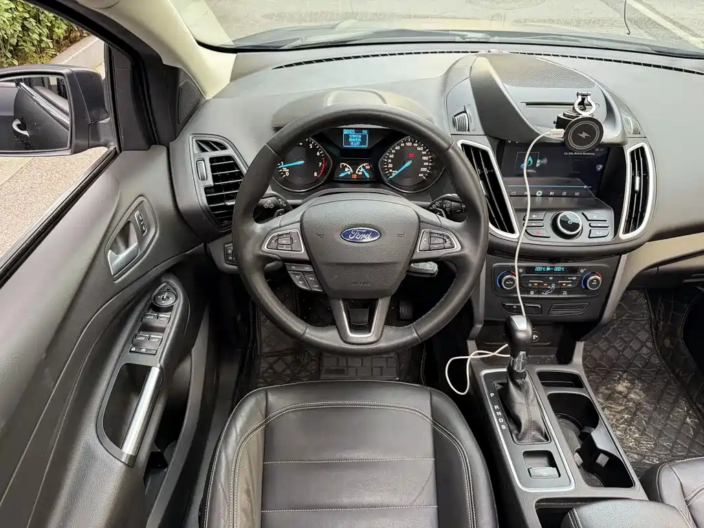 Ford Kuga 2017 — фото 11