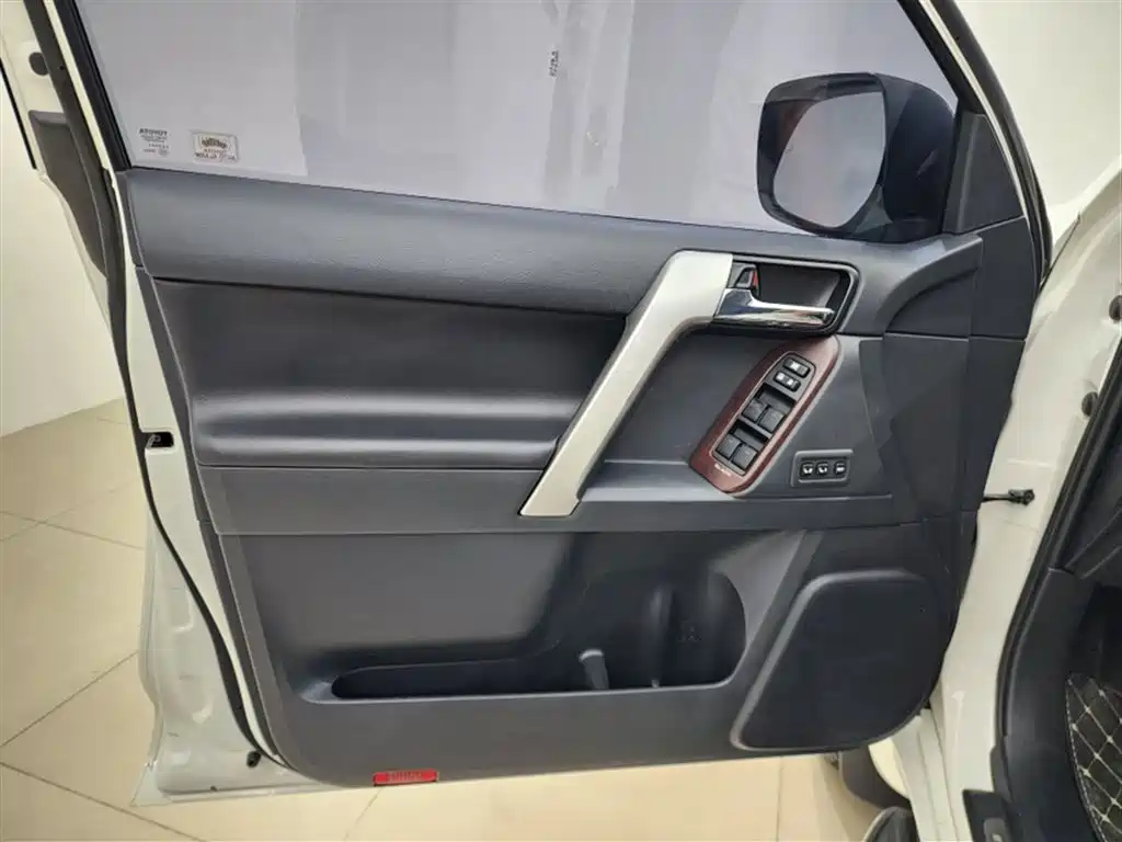 Toyota Prado 2016 — фото 10