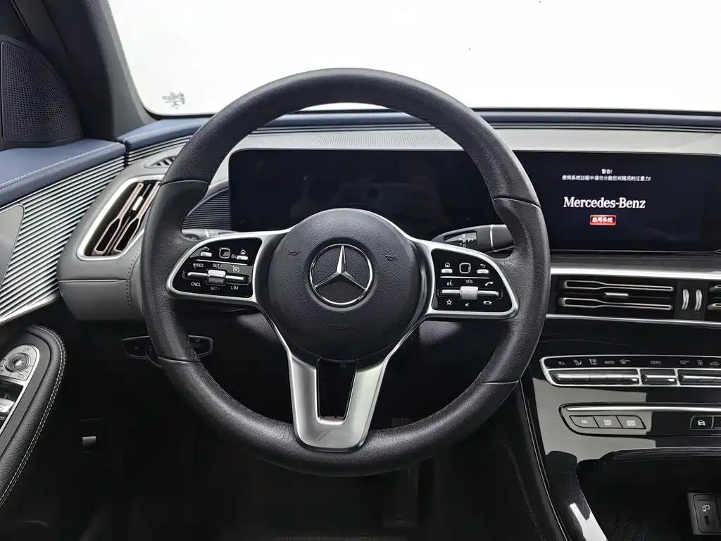 Mercedes-Benz EQC 2022 — фото 11