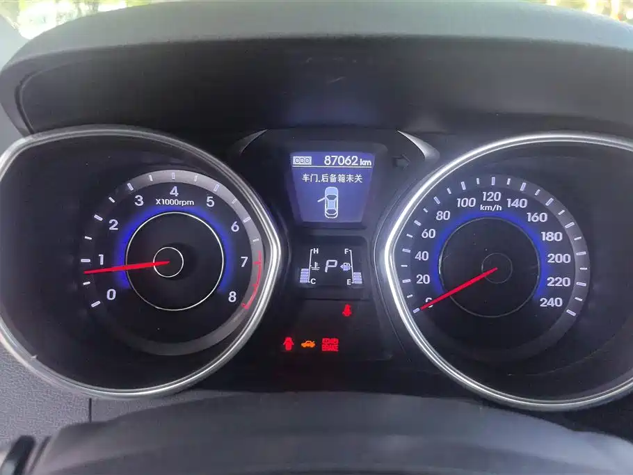 Hyundai Elantra Langdong 2016 — фото 13