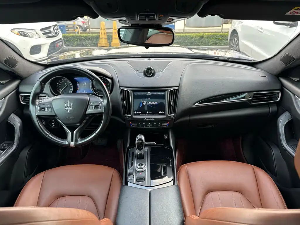 Maserati Levante 2018 — фото 16