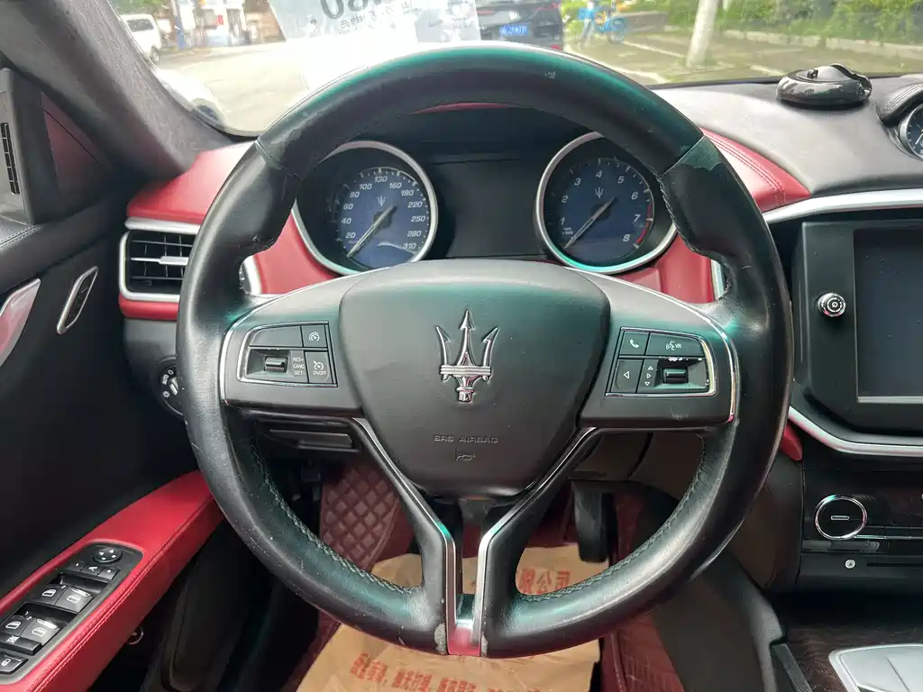 Maserati Ghibli 2015 — фото 25
