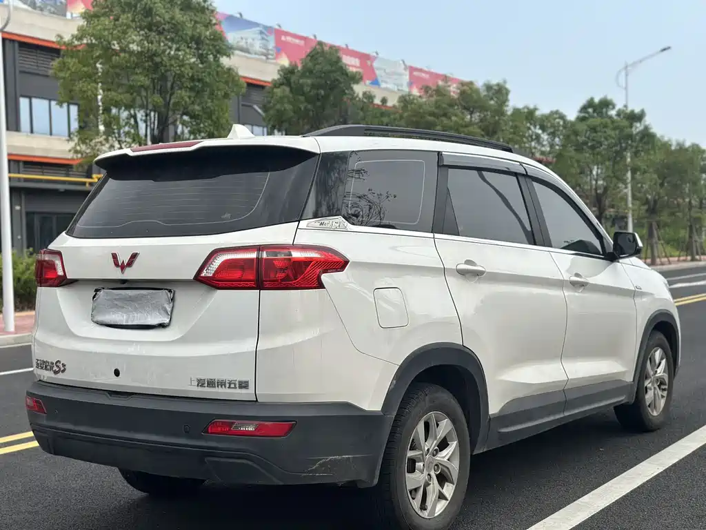 Wuling Hongguang S3 2018 — фото 9