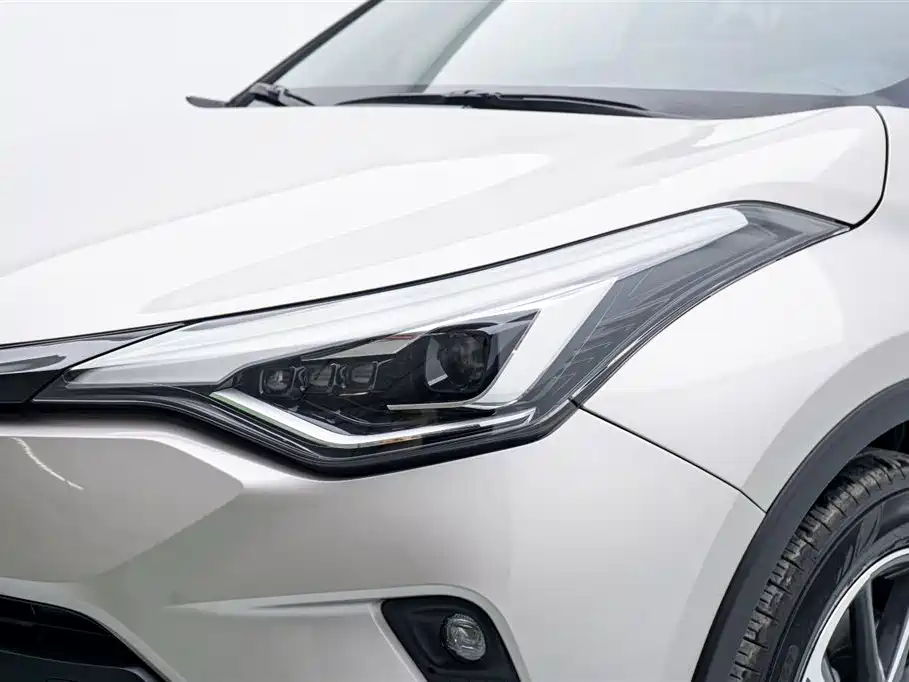 Toyota C-HR 2023 — фото 10