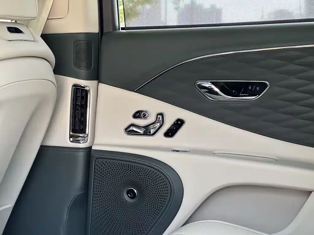 Bentley Flying Spur 2022 — фото 19