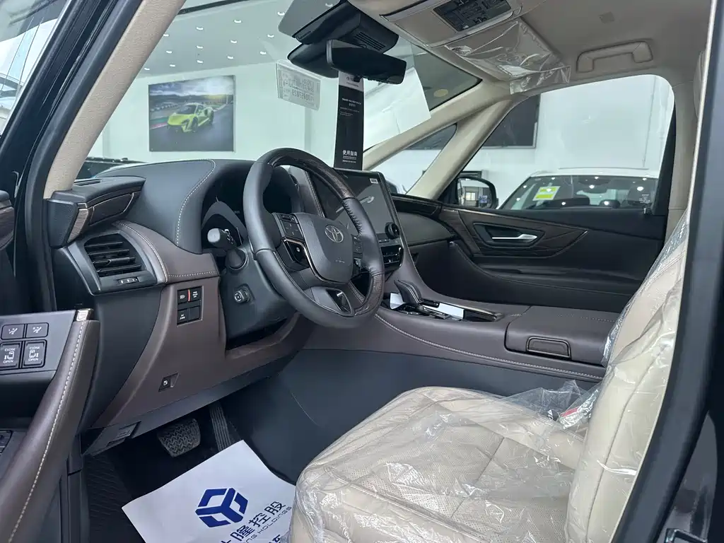 Toyota Alphard — фото 15