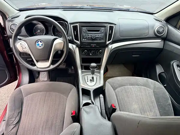 Venucia T70 2015