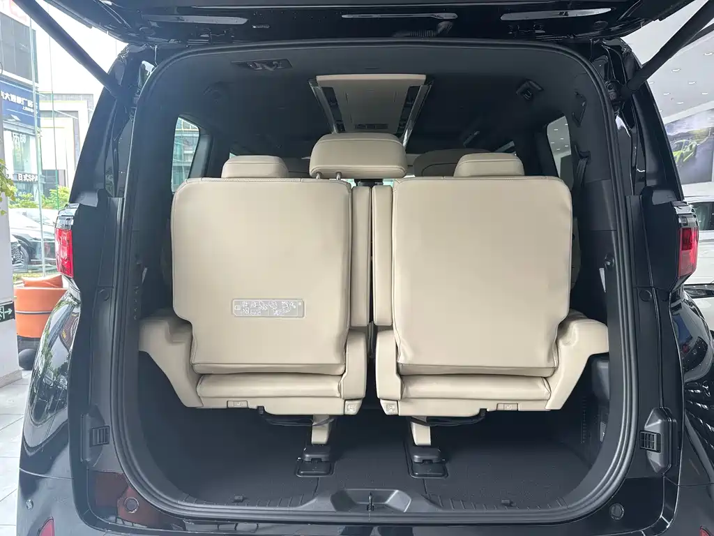 Toyota Alphard — фото 7