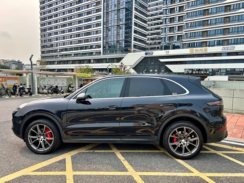 Porsche Cayenne 2022 — фото 15
