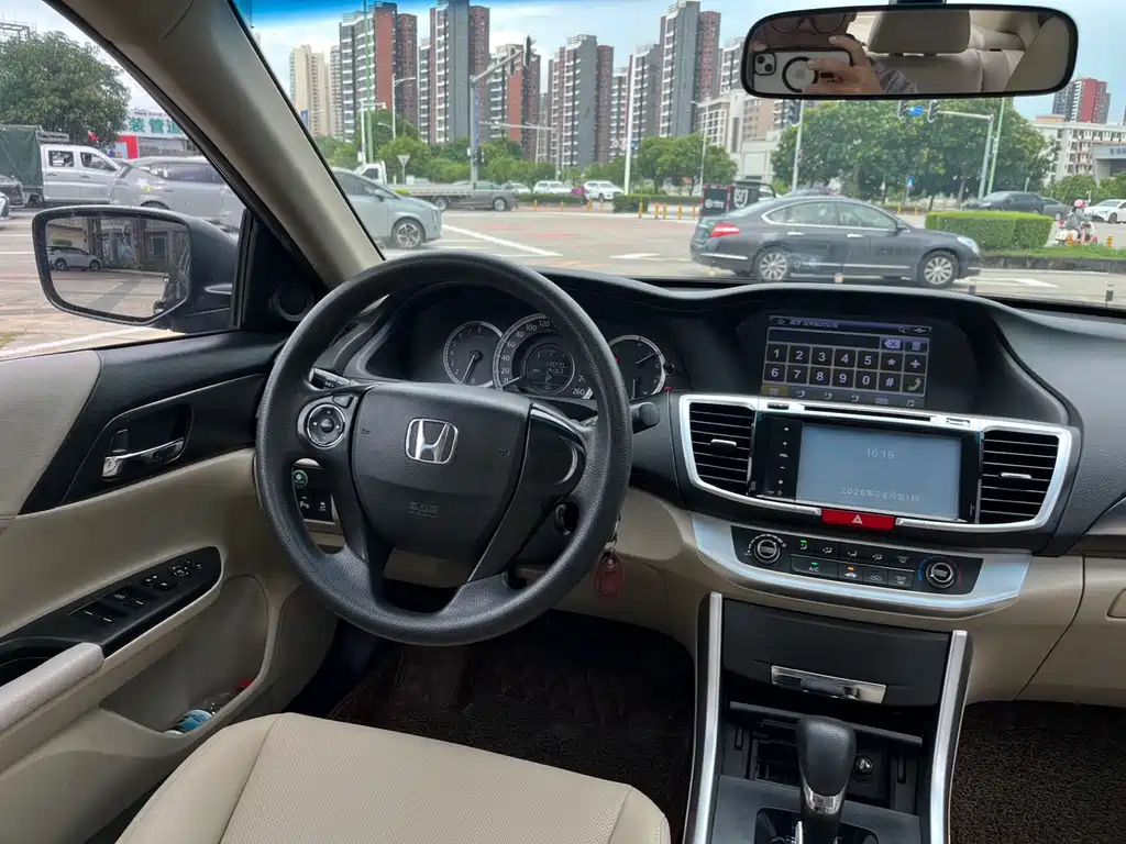 Honda Accord 2014 — фото 11
