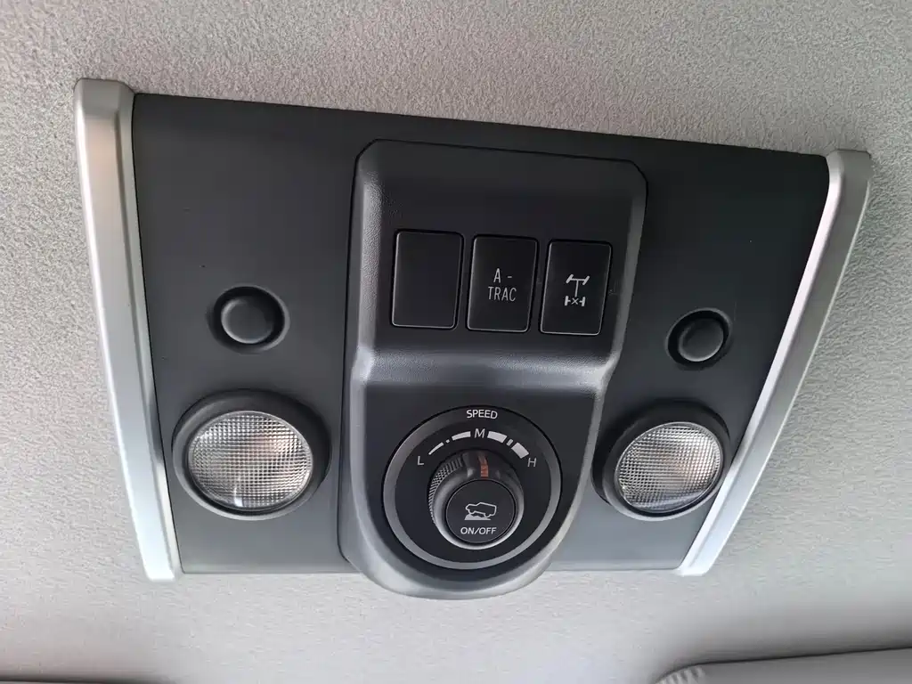 Toyota Land Cruiser 2020 — фото 13