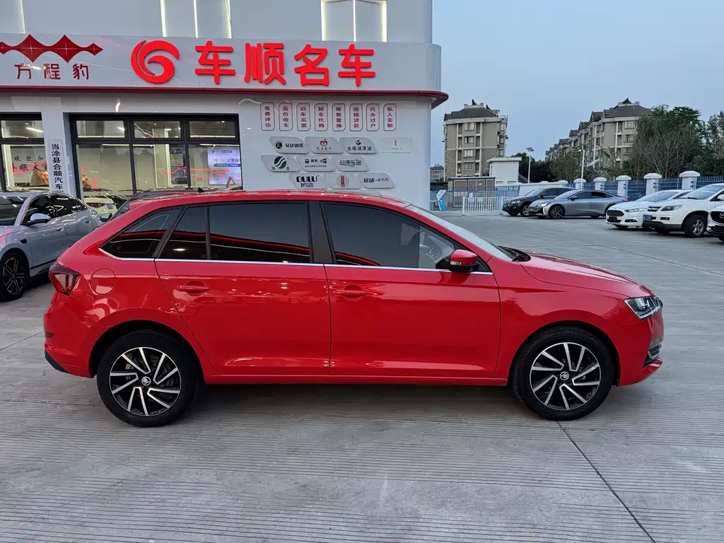 Skoda Rapid Spaceback 2020 — фото 4