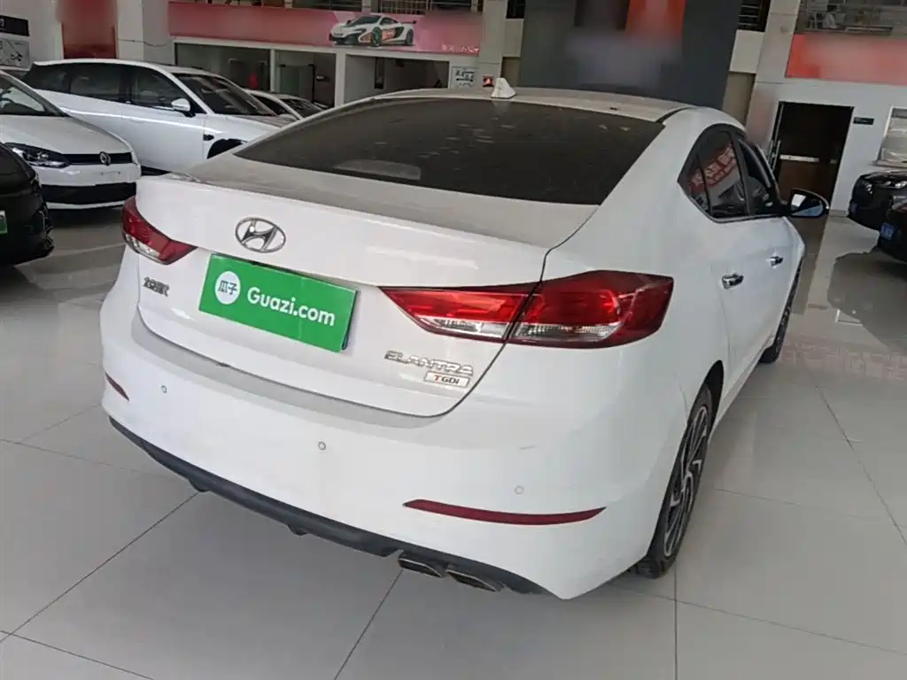 Hyundai Elantra 2020 — фото 7