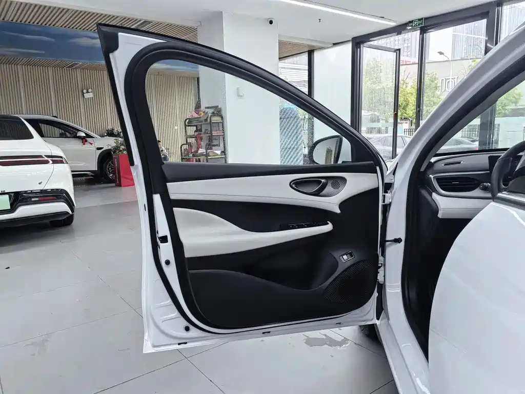BYD Seal 05 DM-i 2025 — фото 8