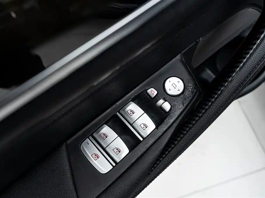 BMW 5 Series 2018 — фото 22