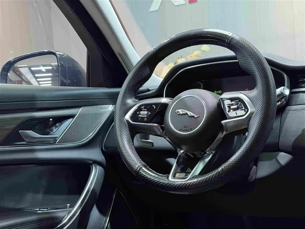 Jaguar XFL 2022 — фото 10