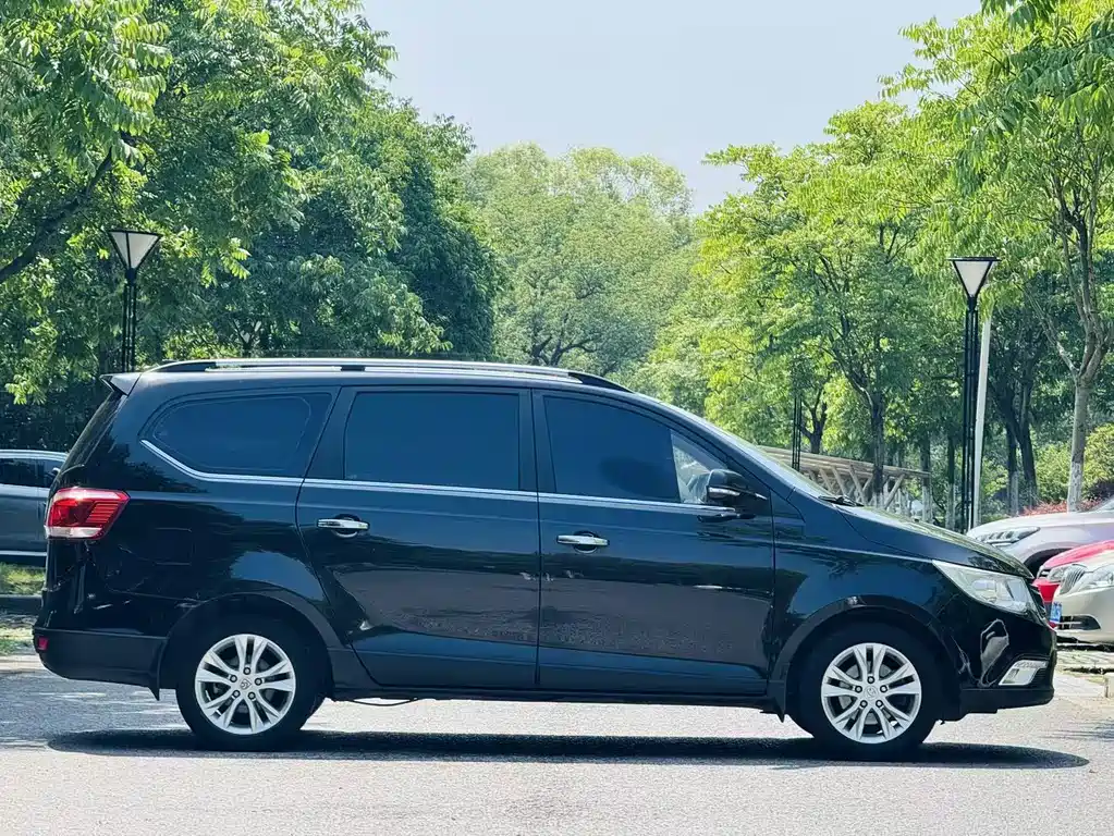 Baojun 730 2015