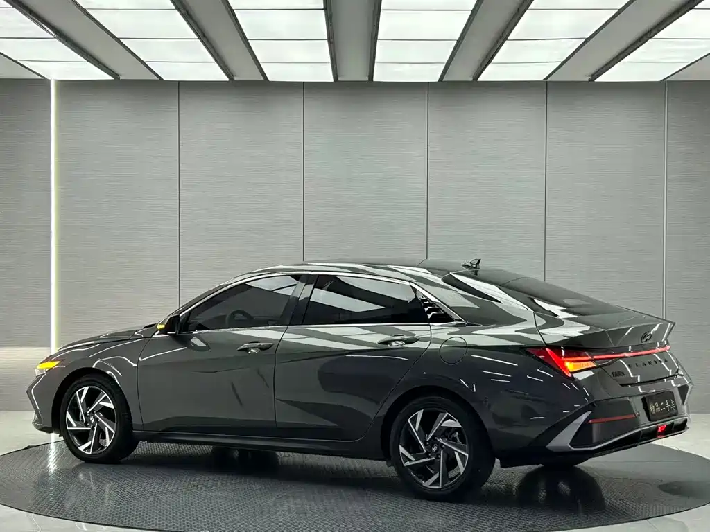 Hyundai Elantra 2023 — фото 4
