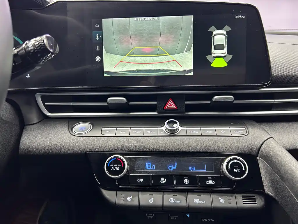 Hyundai Elantra 2023 — фото 13