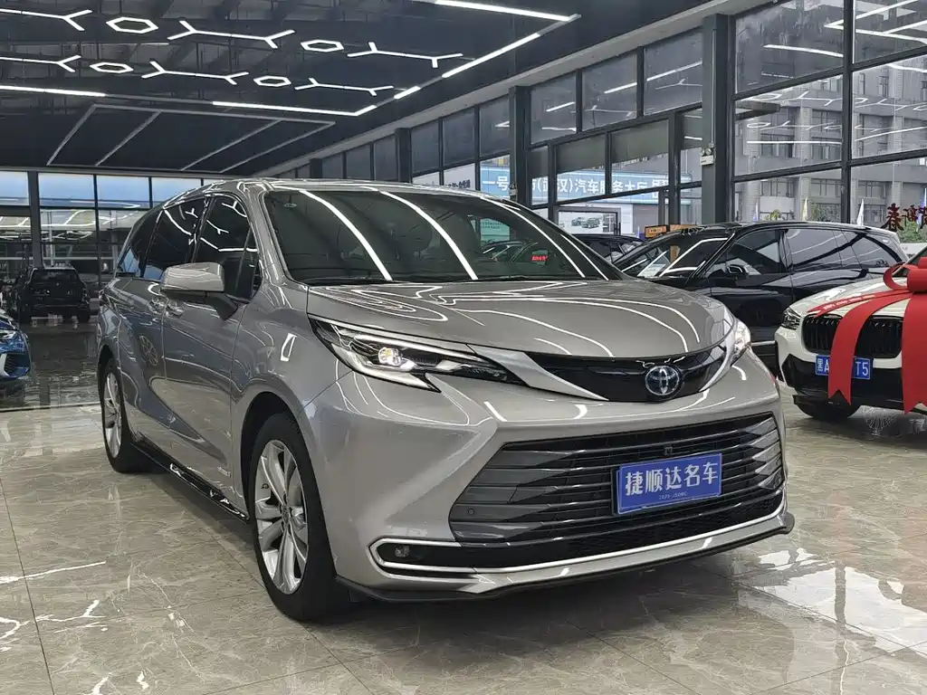 Toyota Sienna 2023 — фото 19