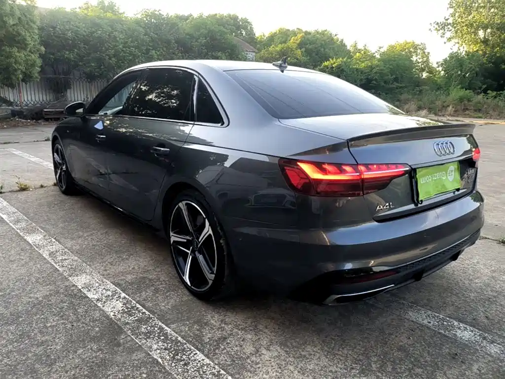 Audi A4L 2023 — фото 23