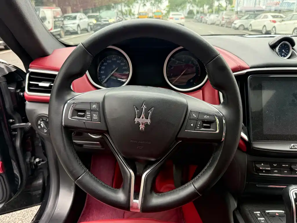 Maserati Ghibli 2017 — фото 10
