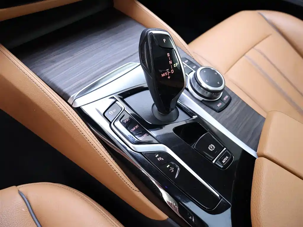 BMW 6 Series GT 2022 — фото 12