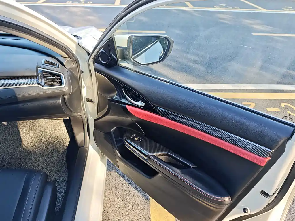 Honda Civic 2020 — фото 16