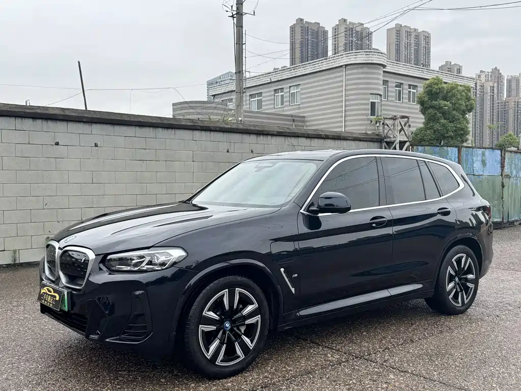 BMW iX3 2023 — фото 1