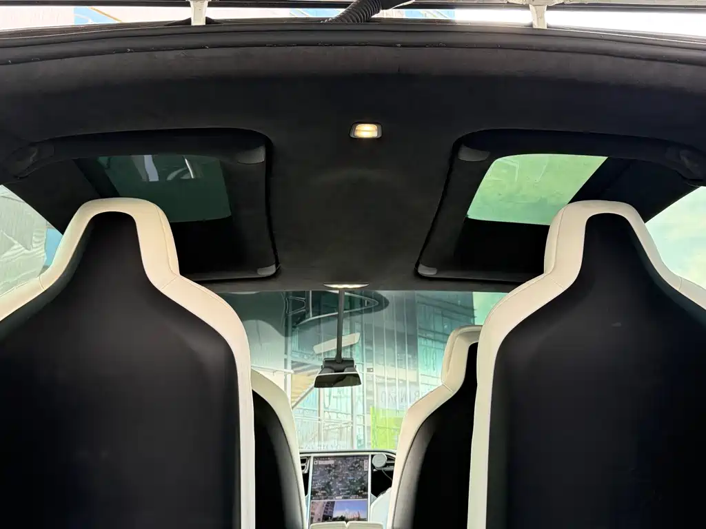 Tesla Model X 2017 — фото 26