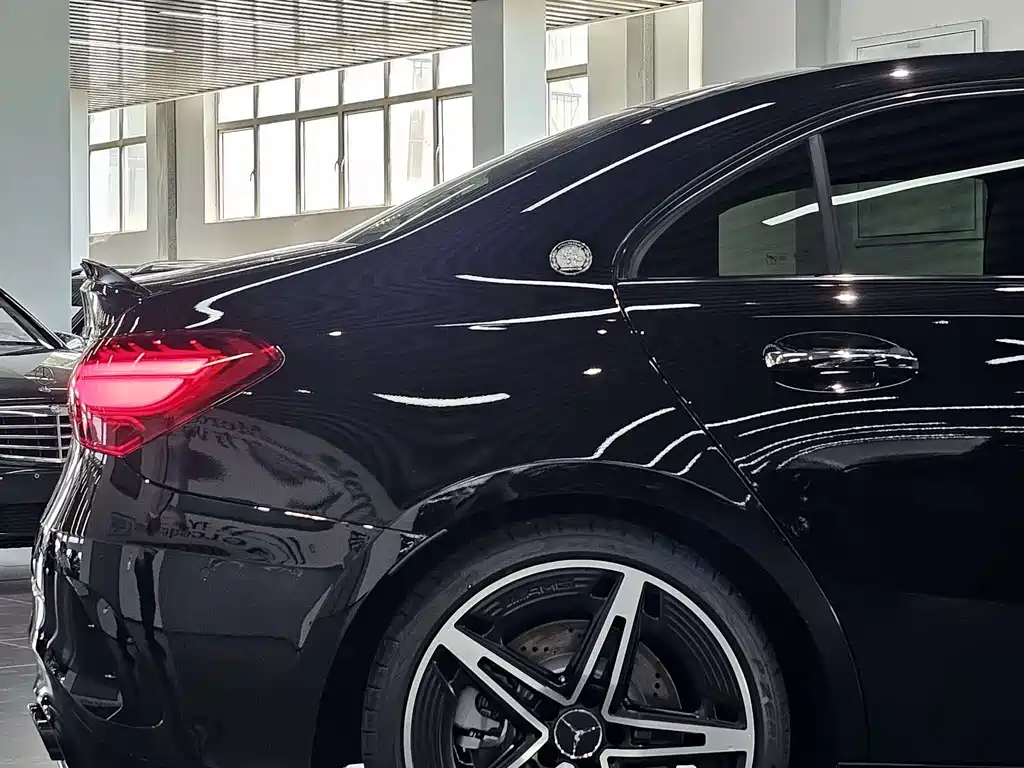 Mercedes-Benz A-Class AMG 2025 — фото 4