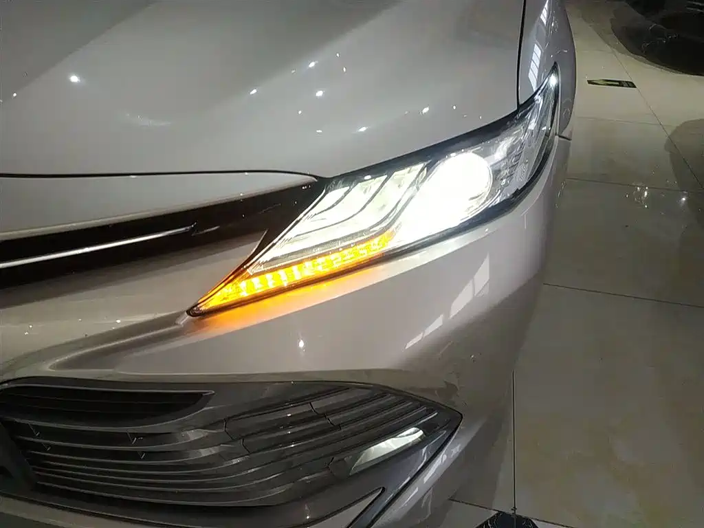 Toyota Camry 2019 — фото 15