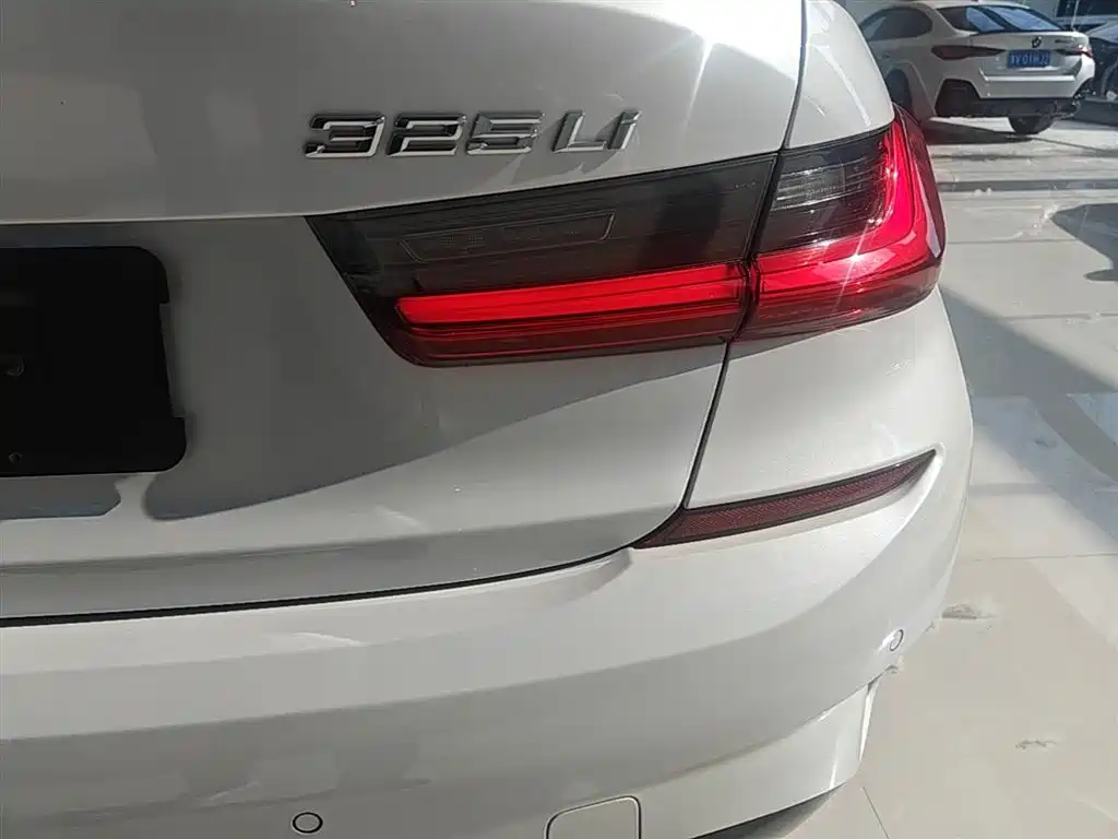 BMW 3 Series 2021 — фото 8
