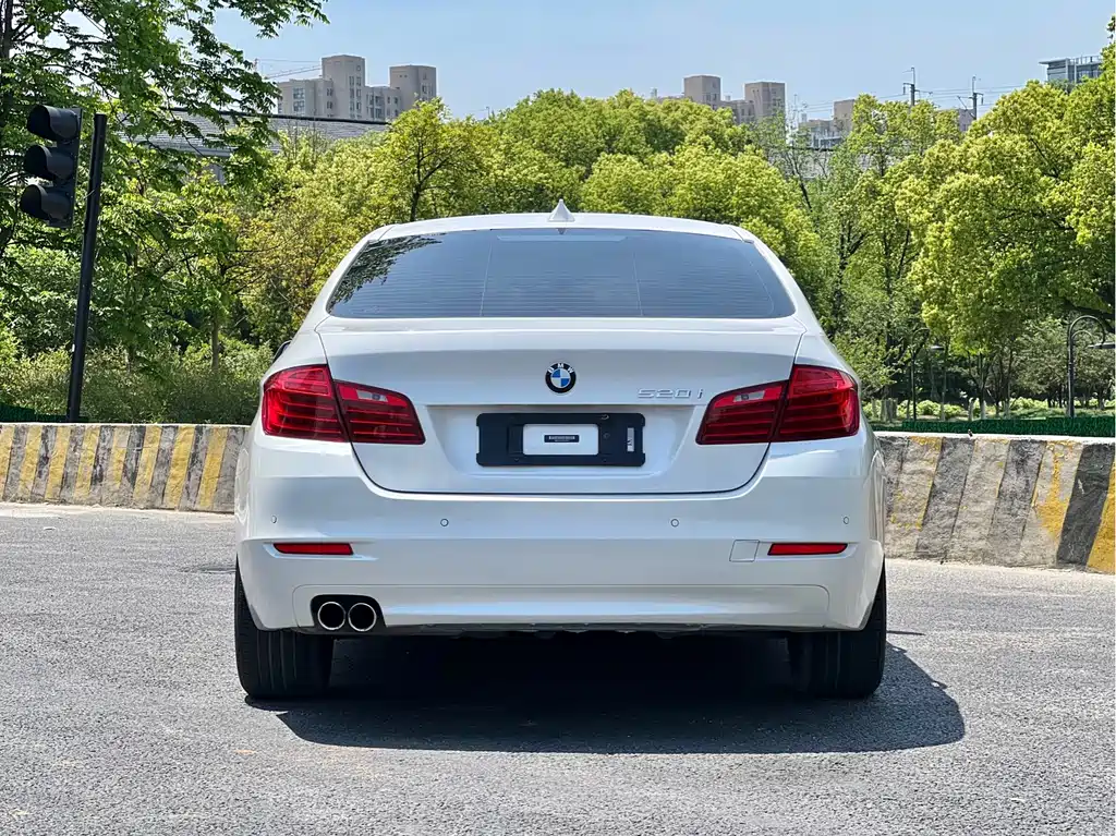 BMW 5 Series 2016 — фото 18
