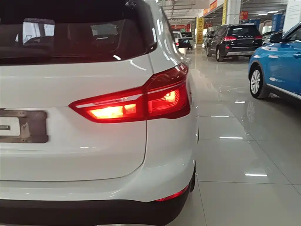BMW X1 2018 — фото 8