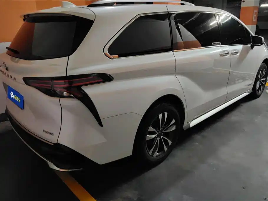 Toyota Granvia 2023