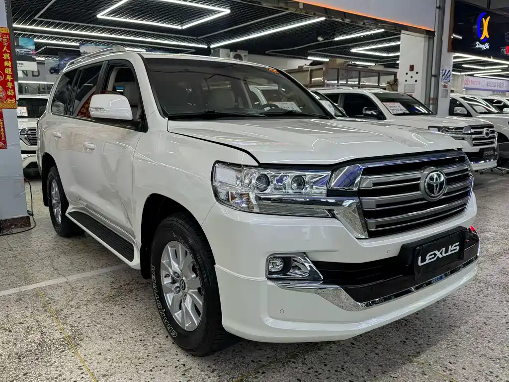 Toyota Land Cruiser 2020 — фото 1