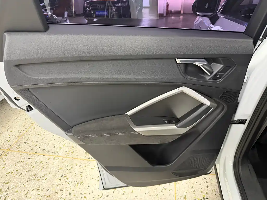 Audi Q3 2022 — фото 13