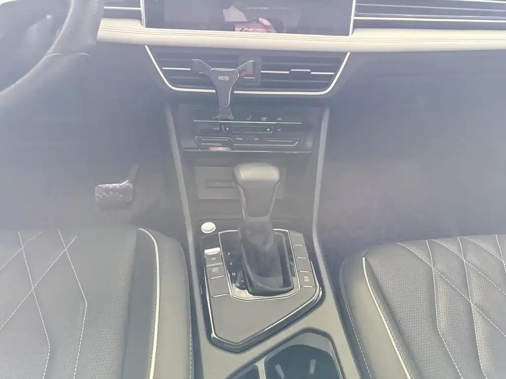 Volkswagen Tiguan L 2023 — фото 16
