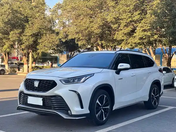 Toyota Crown Kluger 2024