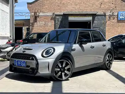 MINI MINI 2023