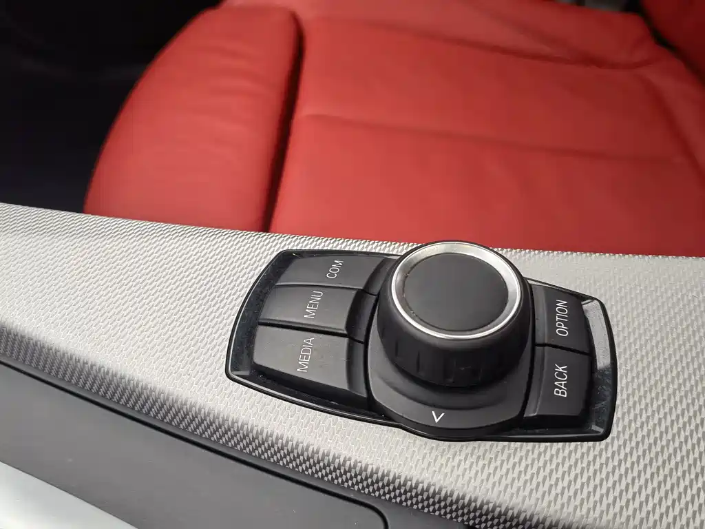 BMW 3 Series 2019 — фото 16