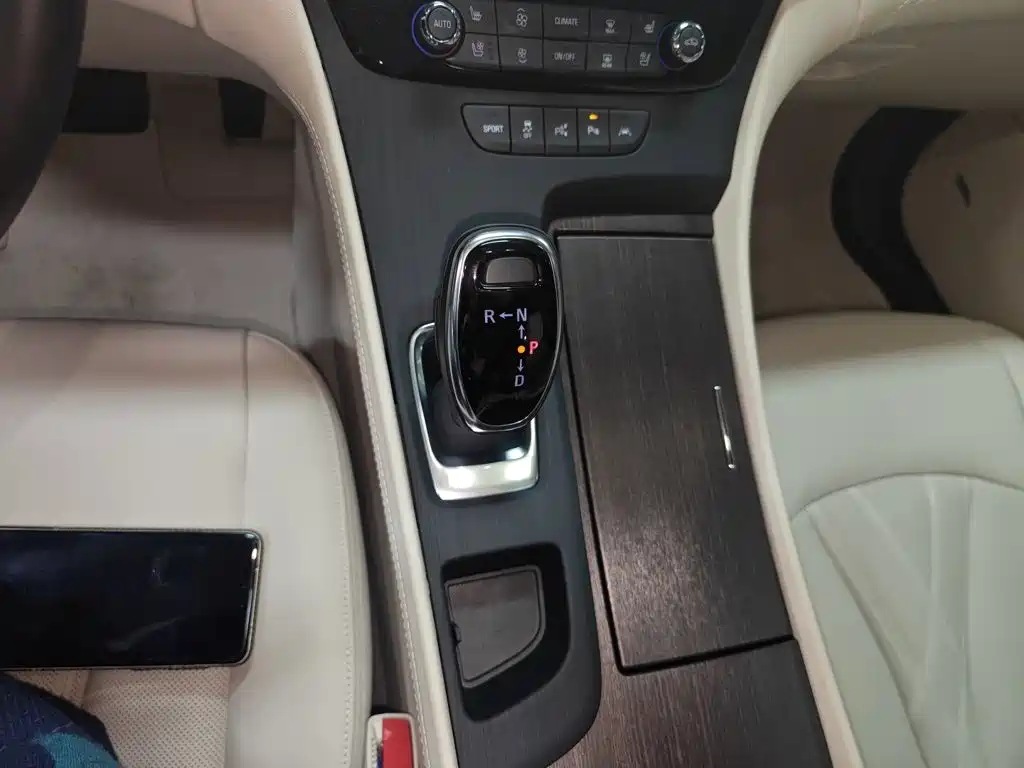 Buick LaCrosse 2022 — фото 10