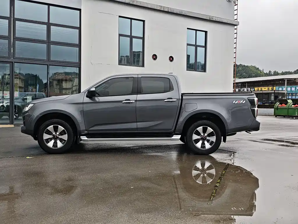 Isuzu D-MAX 2023 — фото 6