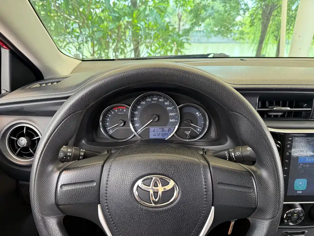 Toyota Corolla 2018 — фото 14