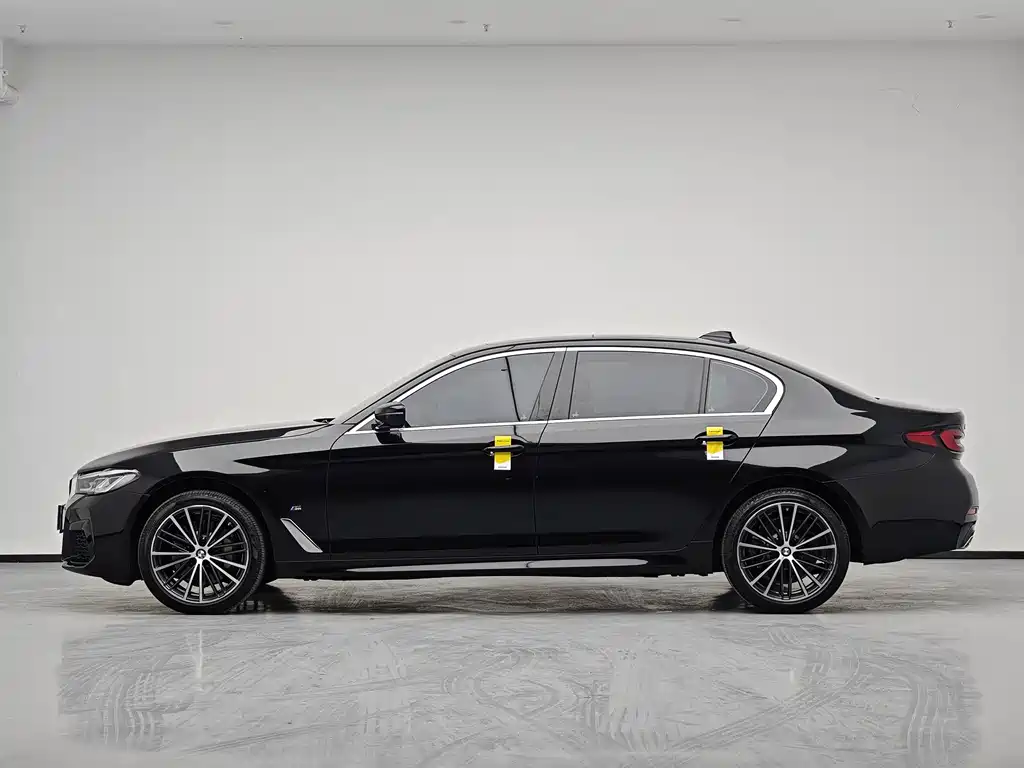 BMW 5 Series 2024 — фото 18